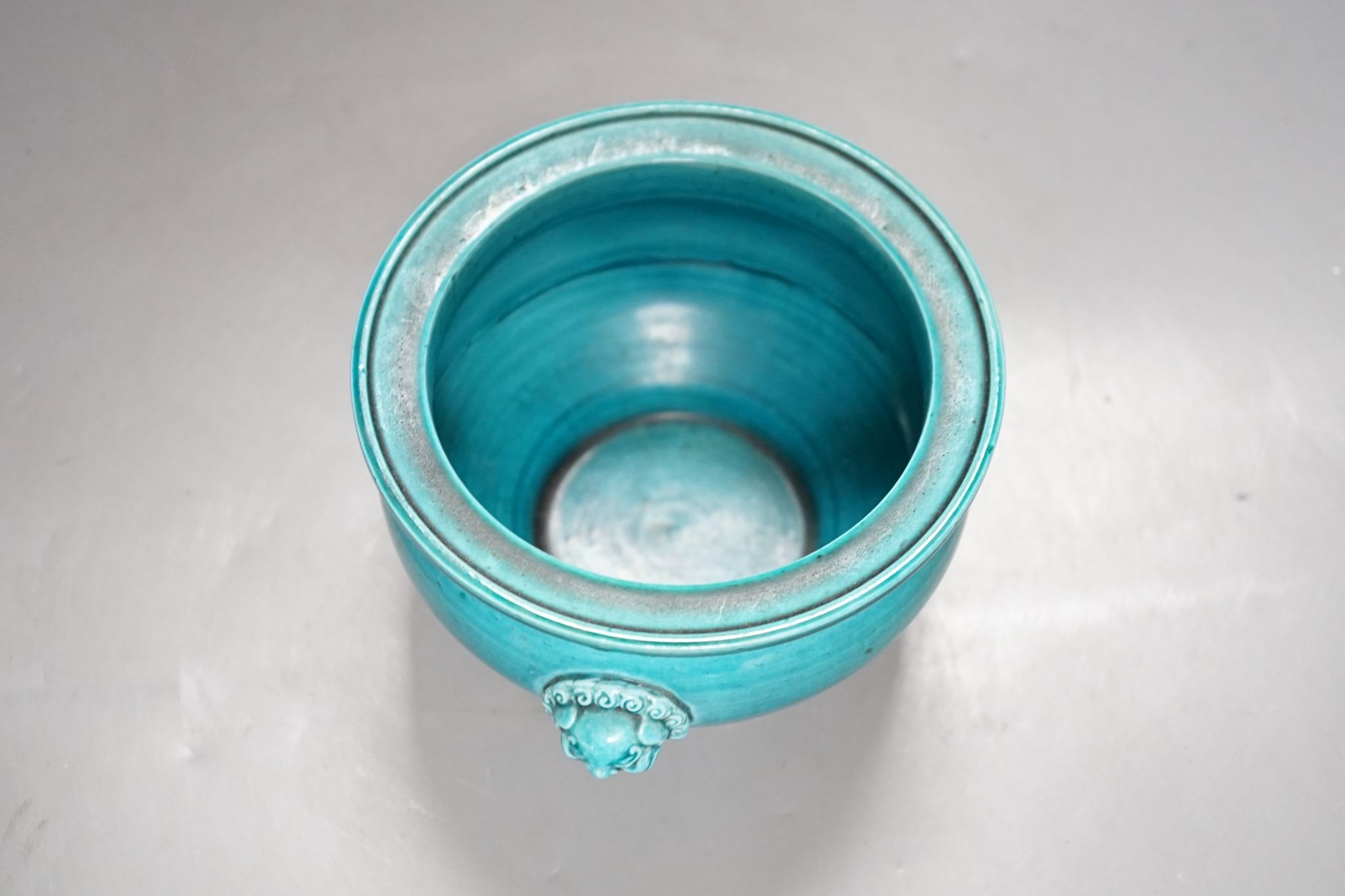 A Chinese turquoise ground jardiniere, 17cm